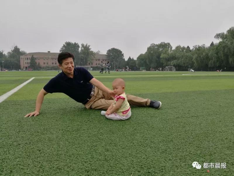 邳州作协副主席徐景洲百首育儿打油诗作外孙女生日礼物