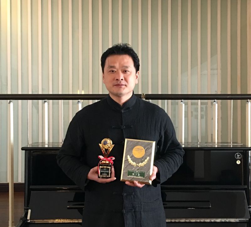 邳州籍音乐家李小平夺得国际声乐大奖赛的金杯