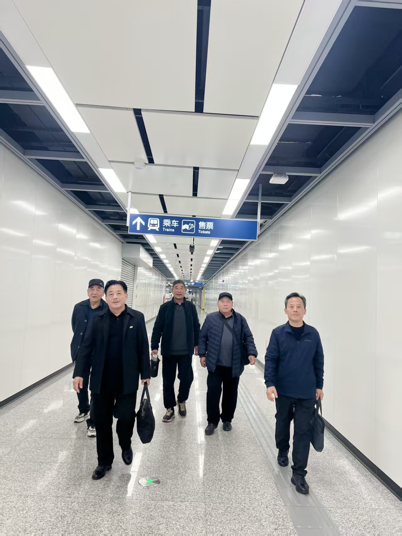 启程去南京兄弟相聚